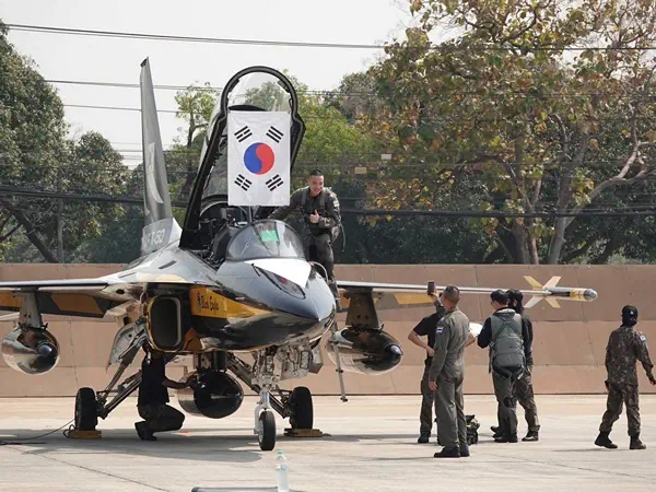 กองทัพอากาศ ร่วมกับฝูงบิน Black Eagles จัดกิจกรรมการบินมิตรภาพ (Friendship Flight) เสริมสร้างความสัมพันธ์และขยายผลความร่วมมือทางทหาร ณ กองบิน 41