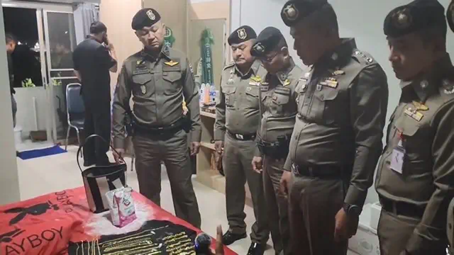 สงขลา-รอง ผบ.ตร.นำตรวจของกลาง ทอง 30 เส้น ถูกชิงกลางห้างเมืองหาดใหญ่ เร่งขยายผลสอบเพื่อนผู้ต้องหา รับฝากของกลางเกี่ยวข้องหรือไม่