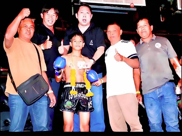 ทีมงานกองเชียร์มีความสุขกันทั่วหน้า หลังลูกศิษย์คนเก่ง เด่นขวัญหน้า TKP ยิมส์ชนะคะแนน