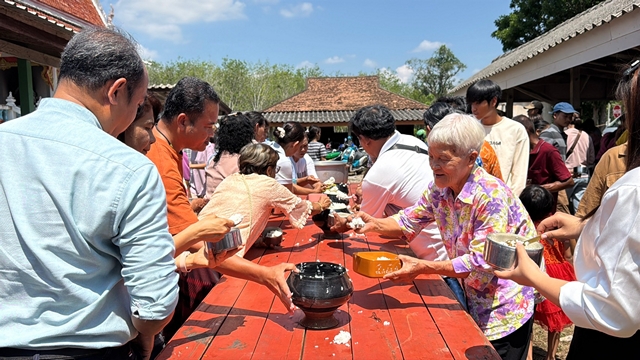 สงขลา-สีสัน “วันว่าง” สะเดา ชาวบ้านจัดเต็มแข่งขูดมะพร้าว ย้อนยุคสร้างรอยยิ้ม สืบสานตำนาน “เหล็กขูด”