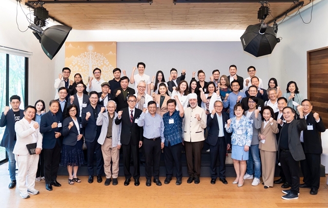 “อลงกรณ์-เอฟเคไอไอ“ชูเศรษฐกิจสูงวัย( Silver Economy)รับวันครอบครัว เป็นวาระแห่งชาติ สร้างตลาดใหม่ 9 แสนล้านปั้นอุตสาหกรรมแห่งอนาคตดูแลผู้สูงวัยอย่างยั่งยืน