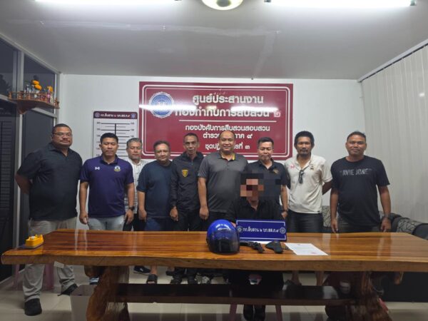 สงขลา-ตำรวจชุดสืบสวนภาค 9 จับกุมผู้ต้องหาตามหมายจับคดีชิงทรัพย์กลางดึก พร้อมยึดปืนปลอมและของกลางหลายรายการ