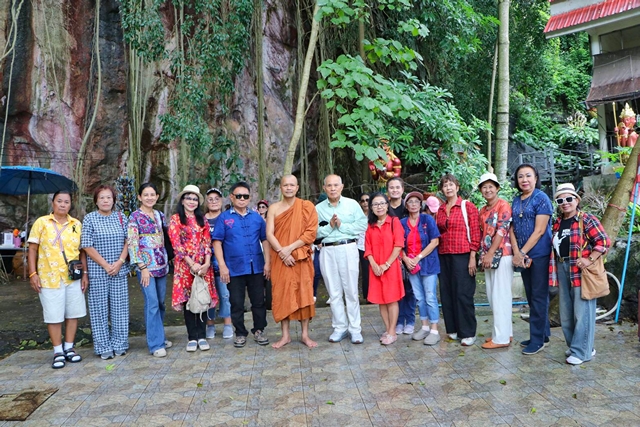 ปทุมธานี ญาติธรรมลำลูกกา ร่วมทำบุญวัดเขาสิงโต จ.สระแก้ว สืบสานพระพุทธศาสนา เสริมสิริมงคล