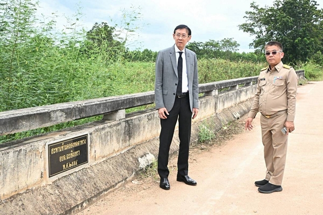 ฉะเชิงเทรา“นายกก้อย” ลงพื้นที่คลองทดตาพวง รับฟังปัญหาผักตบชวาและวัชพืชขวางทางน้ำ พร้อมประสานแนวทางแก้ไข